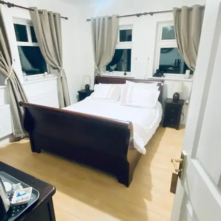 לינה וארוחת בוקר Sonas House