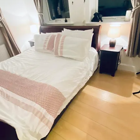 לינה וארוחת בוקר Sonas House קילקני