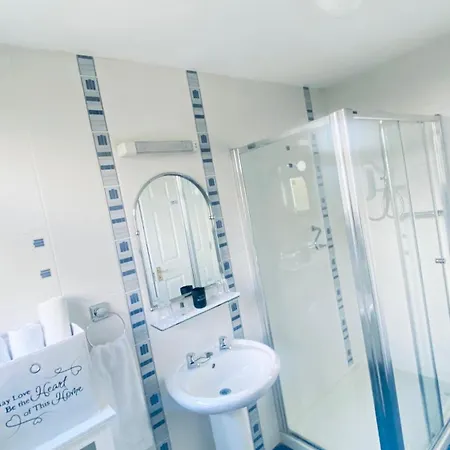 לינה וארוחת בוקר Sonas House קילקני