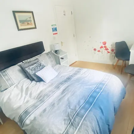 לינה וארוחת בוקר Sonas House 3*